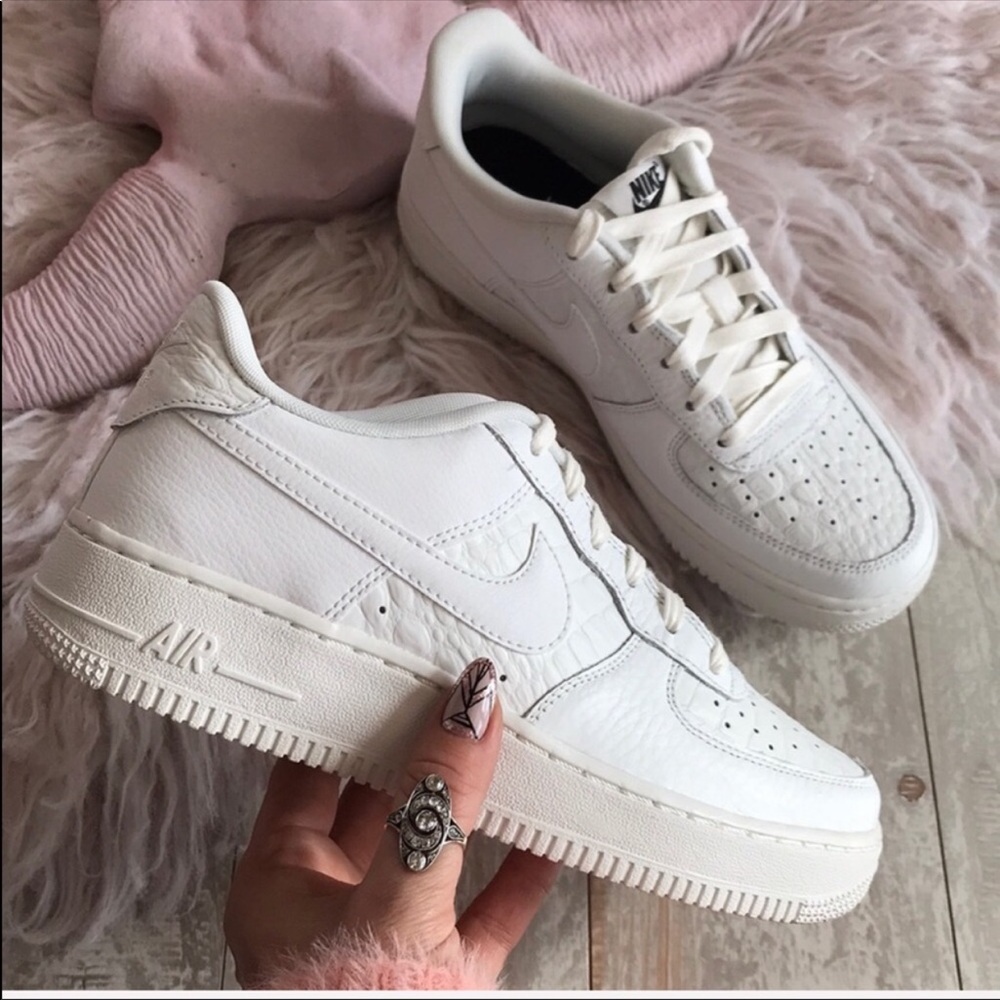 NWT Nike Air Force 1 Triple White - Picture 7 of 8